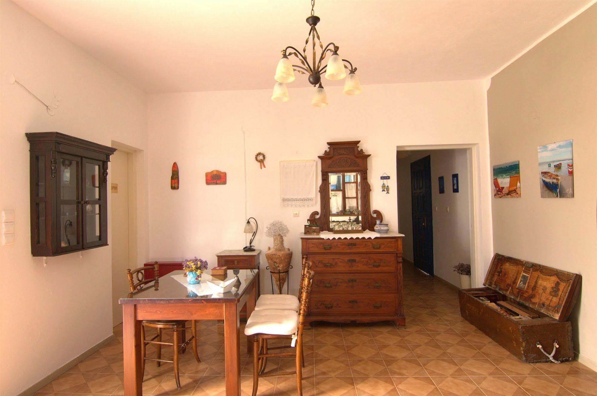 Anna'S Hotel Karterádos Eksteriør billede